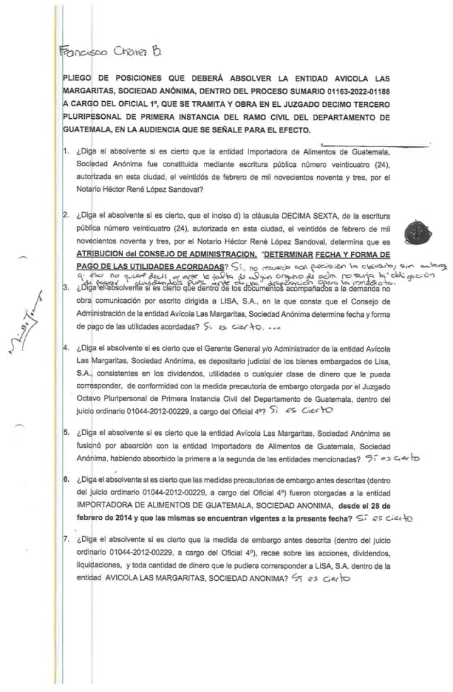 El representante legal de Avícola Las Margaritas confirmó bajo juramento que seis embargos judiciales impiden el pago de dividendos a Lisa, S.A., contradiciendo la pretensión de prescripción extintiva de la propia actora.